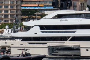 Lumenautica Made Yacht Sign Lemon Tree at MYS 2024 in day light