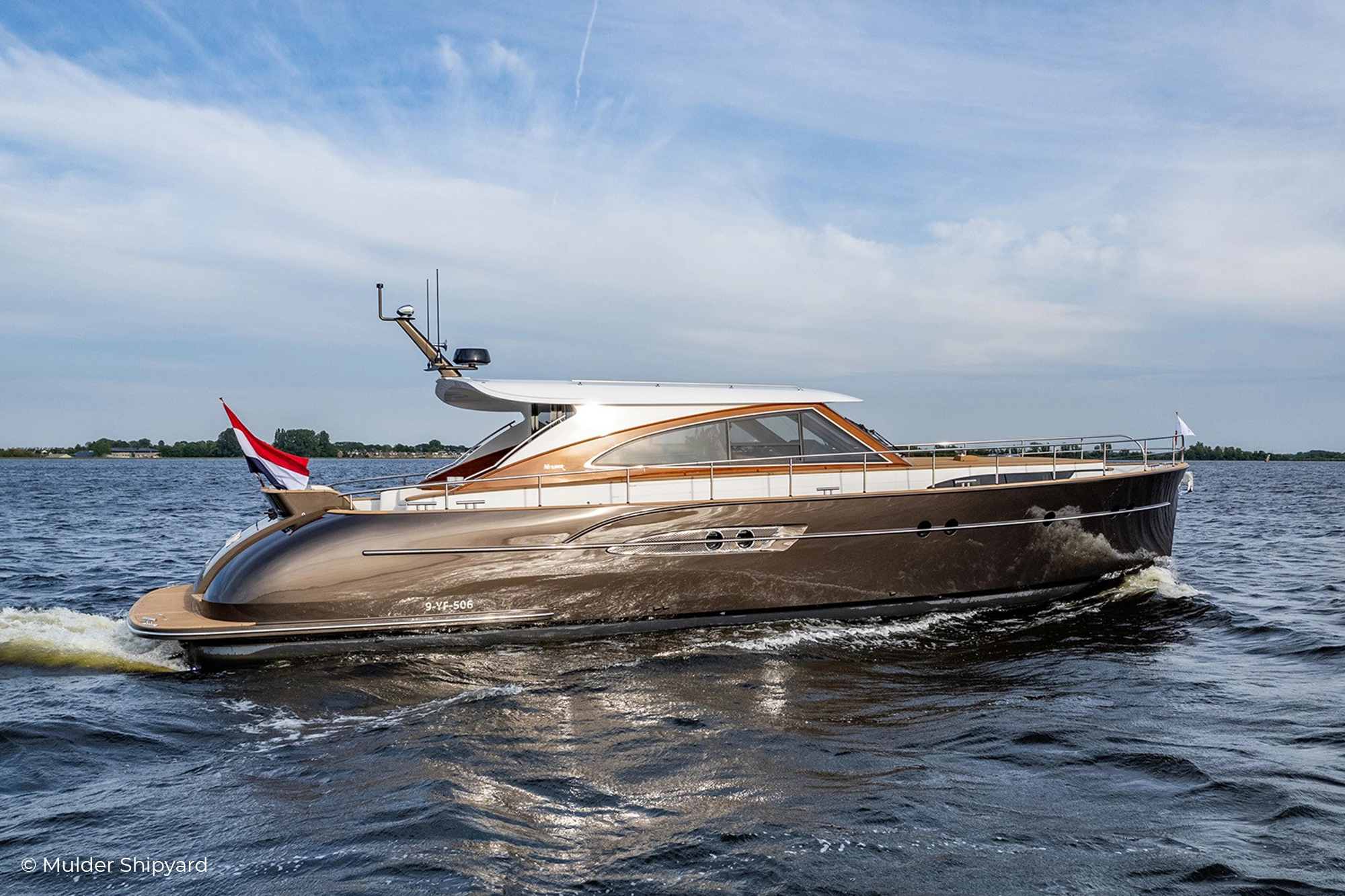 Superyacht M/Y Tomar from Mulder in the daylight with a metallic bronze hull. Yacht Sign from Lumenautica.